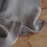 Grande serviette confortable en pur lin gris nid d'abeille
