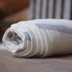 Grande serviette de plage ou de douche en lin à rayures grises