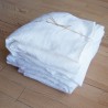 Drap en lin blanc lavé plié