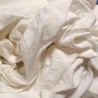 macro d'un drap plat en pur lin écru