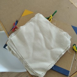 Chute de tissu en chanvre couleur beige sable