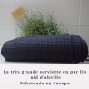 très grande serviette bleue en lin nid d'abeille