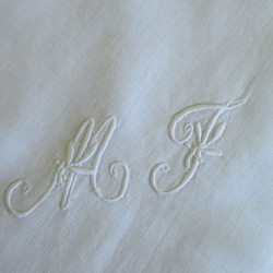 Monogramme brodé MF