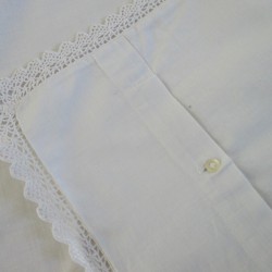 Taie d'oreiller ancienne brodée MF avec dentelle blanche