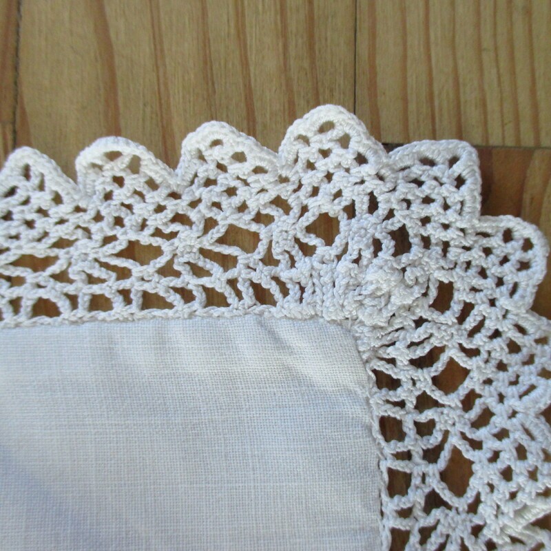 Taie d'oreiller ancienne brodée MF avec dentelle blanche