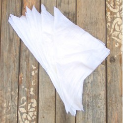 Chute de tissu en pur lin blanc