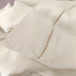 Drap de dessus jour échelle et broderie fleur