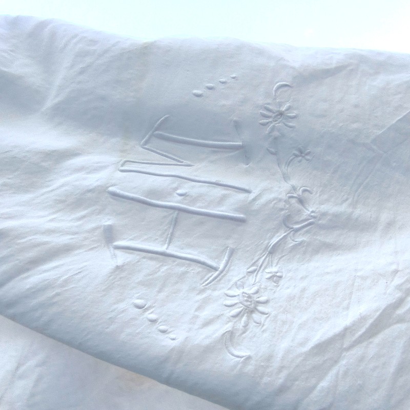 Drap ancien blanc brodé avec monogramme HM en métis de lin 200 cm x 300 cm