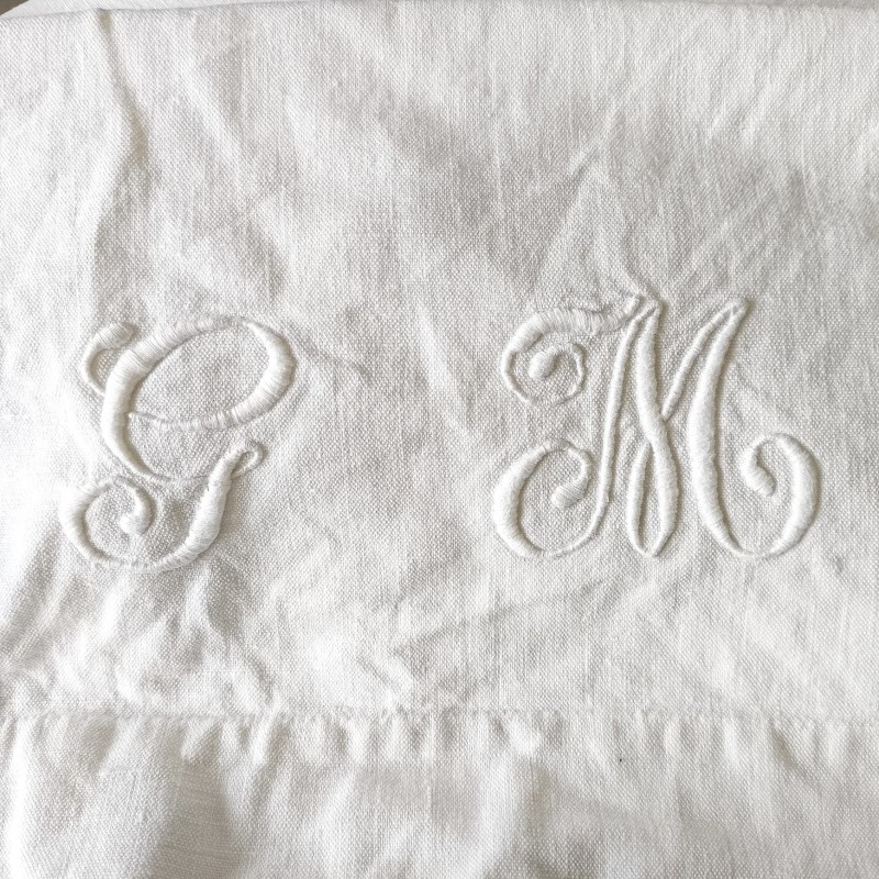 Drap ancien avec broderie GM