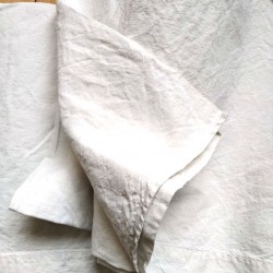 Drap plat ancien en chanvre blanc replié