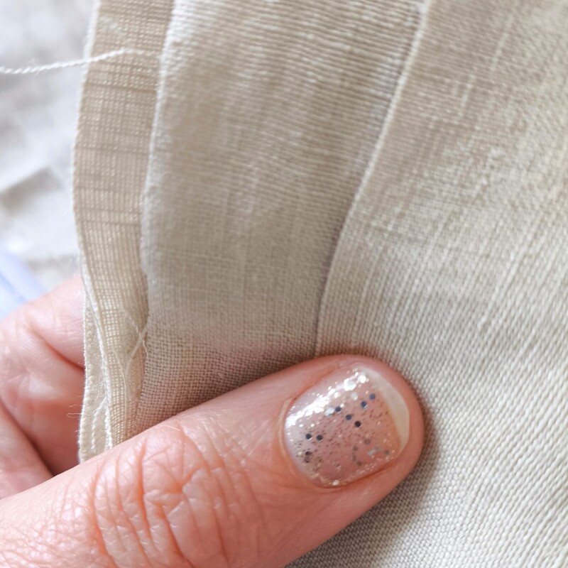 Coupon de tissu en pur lin beige uni