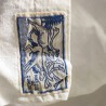 Étiquette sur drap ancien blanc en métis de lin brodé VR