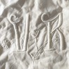 Drap ancien blanc en métis de lin brodé VR