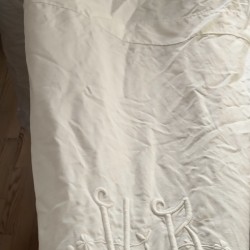 Drap ancien blanc en métis de lin brodé VR