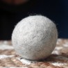 Boule de laine grise pour séchage du linge