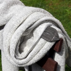 Serviette noire et blanche en lin majoritaire