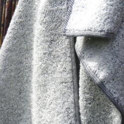 Serviette noire et blanche en lin