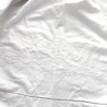 Drap blanc en métis 225 x 308 cm Brodé C et G et jour échelle