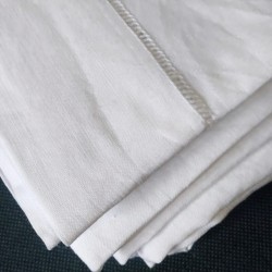 Drap blanc ancien avec jour échelle