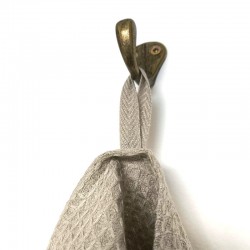 Attache d'un Essuie-main en lin nid d'abeille couleur grège