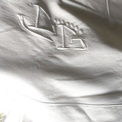 Drap blanc en métis Brodé L et G