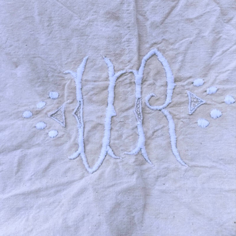 Drap plat ancien en chanvre écru 185 cm x 277 cm broderie VR