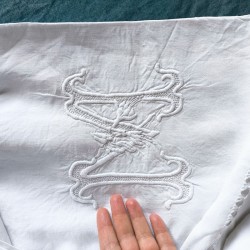 Drap blanc en lin 202 x 252 cm broderie monogramme TM