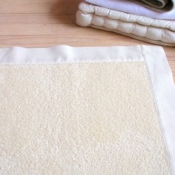 Tapis de bains en bouclettes de lin naturel couleur crème