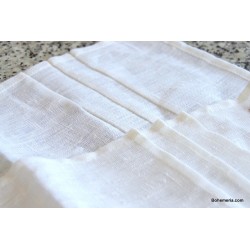Chemin de table en pur lin blanc avec 3 plis élégants